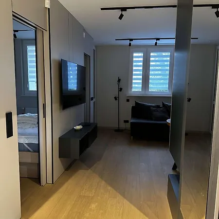 Apartament- Metro Trocka Daire Varşova